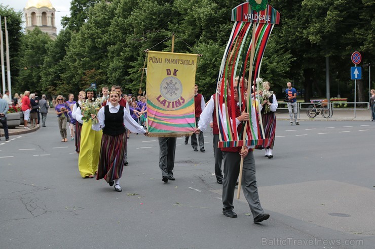 XI Latvijas skolu jaunatnes dziesmu un deju svētku gājiens - atrodi savu kolektīvu (9.daļa) 154749