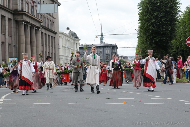 XI Latvijas skolu jaunatnes dziesmu un deju svētku gājiens - atrodi savu kolektīvu (9.daļa) 154761