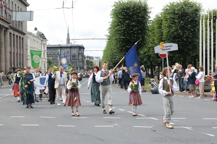 XI Latvijas skolu jaunatnes dziesmu un deju svētku gājiens - atrodi savu kolektīvu (9.daļa) 154792