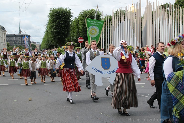 XI Latvijas skolu jaunatnes dziesmu un deju svētku gājiens - atrodi savu kolektīvu (9.daļa) 154793