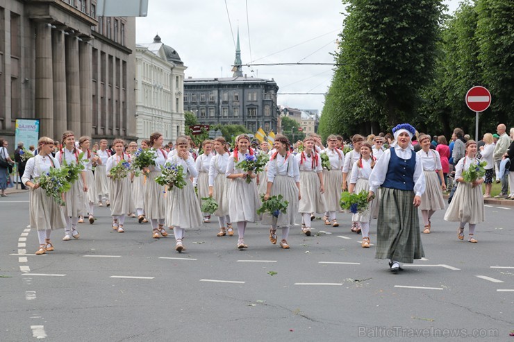 XI Latvijas skolu jaunatnes dziesmu un deju svētku gājiens - atrodi savu kolektīvu (9.daļa) 154810