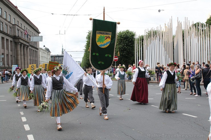 XI Latvijas skolu jaunatnes dziesmu un deju svētku gājiens - atrodi savu kolektīvu (9.daļa) 154832