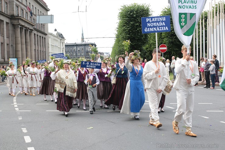 XI Latvijas skolu jaunatnes dziesmu un deju svētku gājiens - atrodi savu kolektīvu (10.daļa) 154837