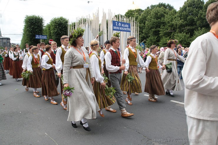 XI Latvijas skolu jaunatnes dziesmu un deju svētku gājiens - atrodi savu kolektīvu (10.daļa) 154841