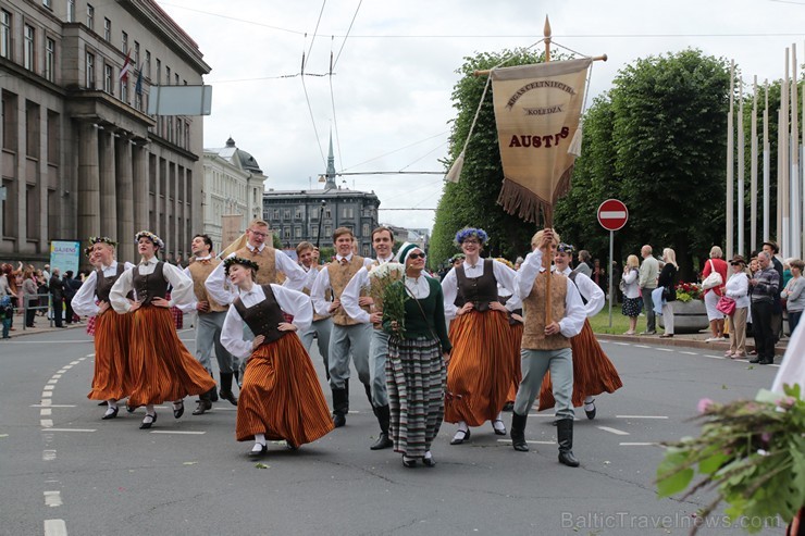 XI Latvijas skolu jaunatnes dziesmu un deju svētku gājiens - atrodi savu kolektīvu (10.daļa) 154852