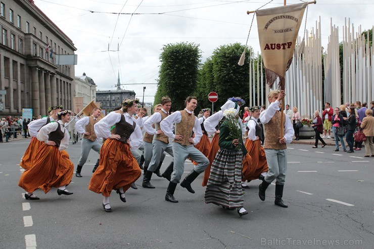 XI Latvijas skolu jaunatnes dziesmu un deju svētku gājiens - atrodi savu kolektīvu (10.daļa) 154854