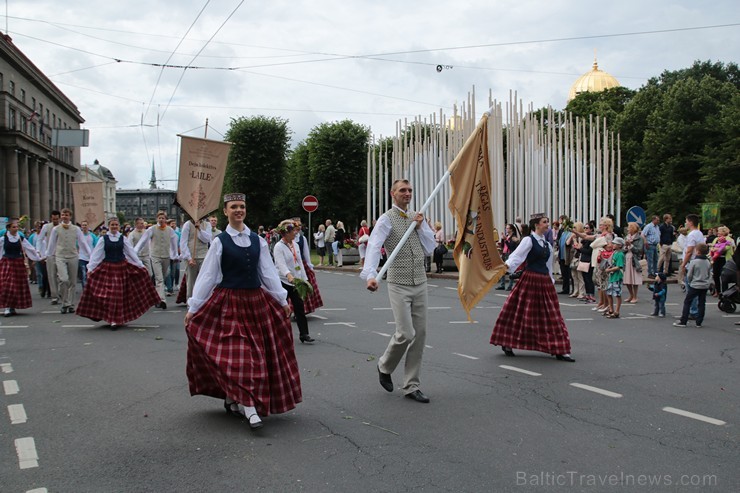 XI Latvijas skolu jaunatnes dziesmu un deju svētku gājiens - atrodi savu kolektīvu (10.daļa) 154856