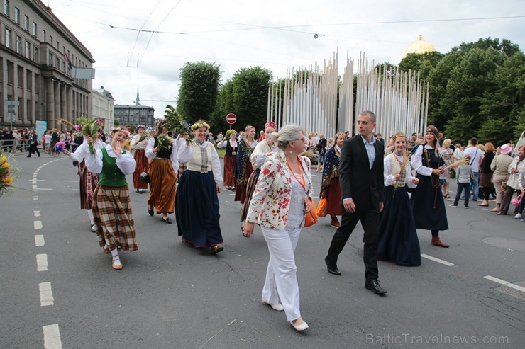 XI Latvijas skolu jaunatnes dziesmu un deju svētku gājiens - atrodi savu kolektīvu (10.daļa) 154861