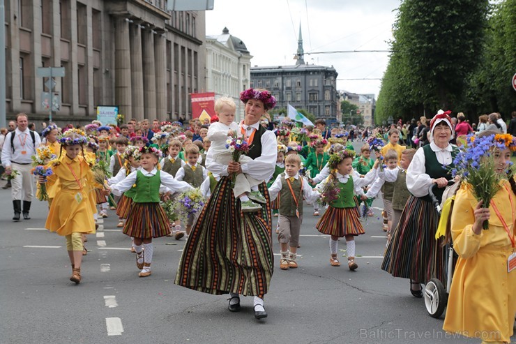 XI Latvijas skolu jaunatnes dziesmu un deju svētku gājiens - atrodi savu kolektīvu (10.daļa) 154863