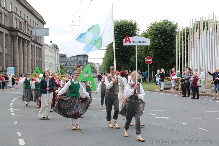 XI Latvijas skolu jaunatnes dziesmu un deju svētku gājiens - atrodi savu kolektīvu (10.daļa) 154869