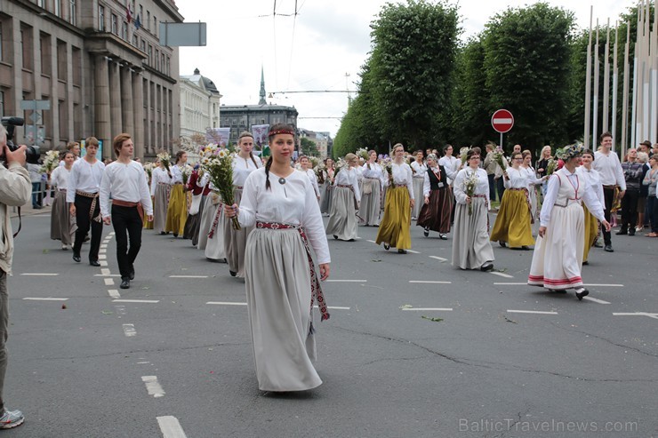 XI Latvijas skolu jaunatnes dziesmu un deju svētku gājiens - atrodi savu kolektīvu (10.daļa) 154887