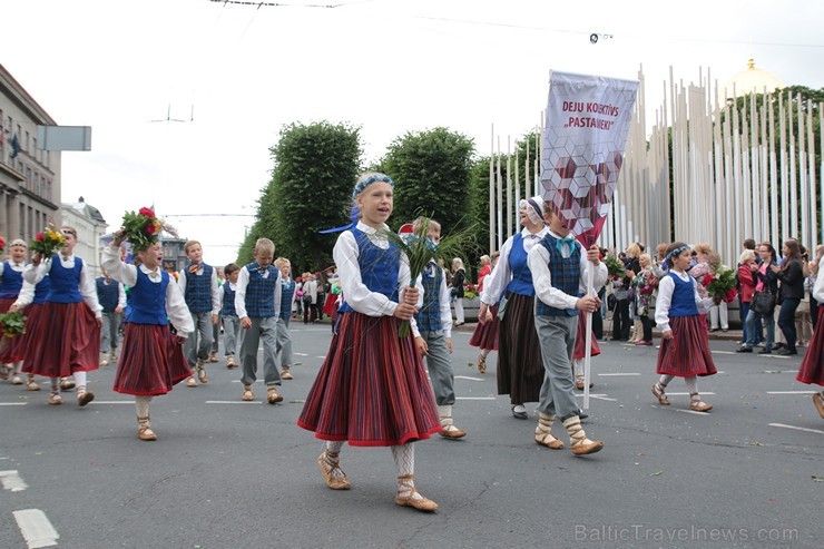 XI Latvijas skolu jaunatnes dziesmu un deju svētku gājiens - atrodi savu kolektīvu (10.daļa) 154892