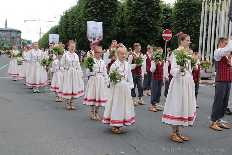 XI Latvijas skolu jaunatnes dziesmu un deju svētku gājiens - atrodi savu kolektīvu (10.daļa) 154900