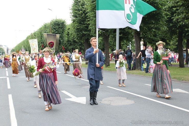 XI Latvijas skolu jaunatnes dziesmu un deju svētku gājiens - atrodi savu kolektīvu (10.daļa) 154903