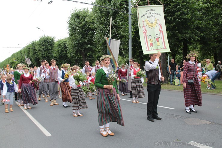 XI Latvijas skolu jaunatnes dziesmu un deju svētku gājiens - atrodi savu kolektīvu (10.daļa) 154910