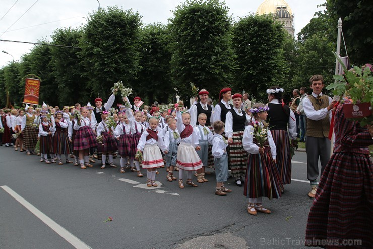 XI Latvijas skolu jaunatnes dziesmu un deju svētku gājiens - atrodi savu kolektīvu (10.daļa) 154922