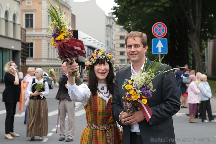 XI Latvijas skolu jaunatnes dziesmu un deju svētku gājiens - atrodi savu kolektīvu 11.daļa) 154956