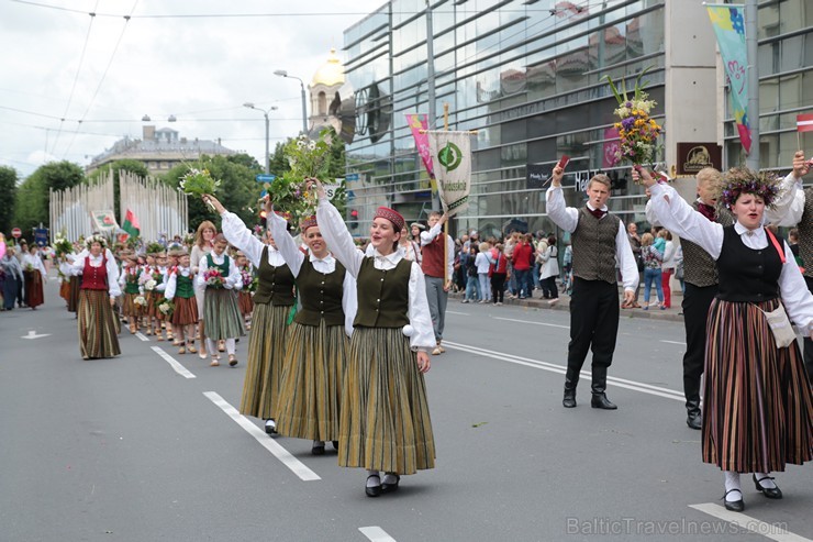 XI Latvijas skolu jaunatnes dziesmu un deju svētku gājiens - atrodi savu kolektīvu (12.daļa) 155039