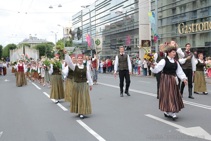 XI Latvijas skolu jaunatnes dziesmu un deju svētku gājiens - atrodi savu kolektīvu (12.daļa) 155040