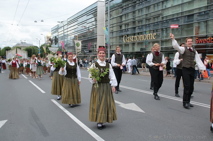 XI Latvijas skolu jaunatnes dziesmu un deju svētku gājiens - atrodi savu kolektīvu (12.daļa) 155041