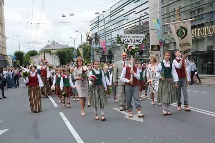 XI Latvijas skolu jaunatnes dziesmu un deju svētku gājiens - atrodi savu kolektīvu (12.daļa) 155050