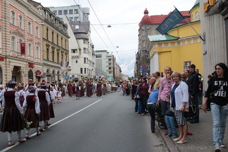 XI Latvijas skolu jaunatnes dziesmu un deju svētku gājiens - atrodi savu kolektīvu (12.daļa) 155056