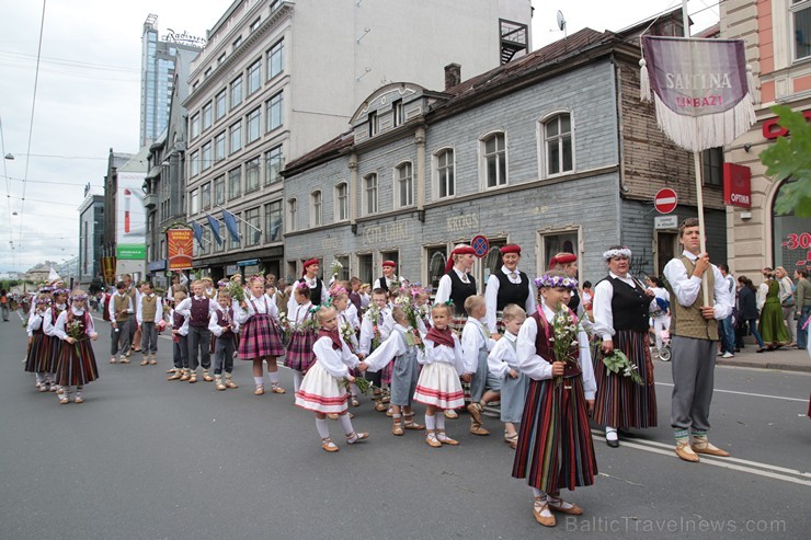 XI Latvijas skolu jaunatnes dziesmu un deju svētku gājiens - atrodi savu kolektīvu (12.daļa) 155058