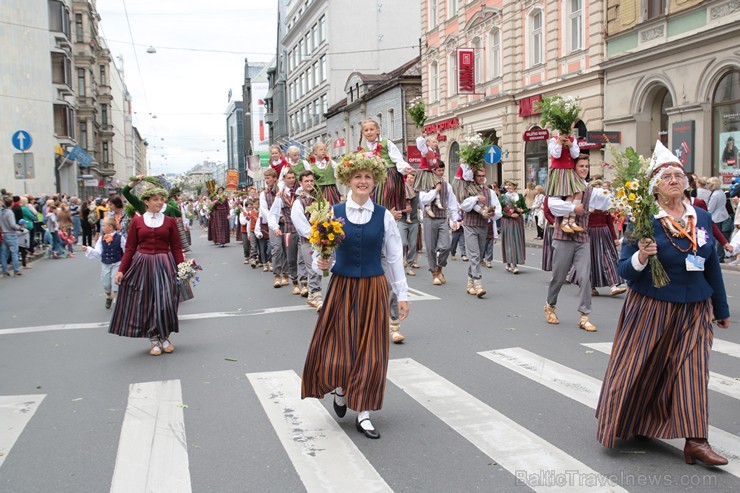 XI Latvijas skolu jaunatnes dziesmu un deju svētku gājiens - atrodi savu kolektīvu (12.daļa) 155061