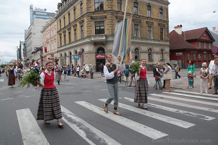 XI Latvijas skolu jaunatnes dziesmu un deju svētku gājiens - atrodi savu kolektīvu (12.daļa) 155062