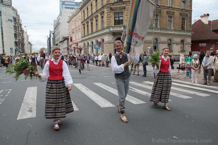 XI Latvijas skolu jaunatnes dziesmu un deju svētku gājiens - atrodi savu kolektīvu (12.daļa) 155064