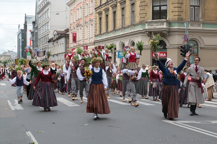 XI Latvijas skolu jaunatnes dziesmu un deju svētku gājiens - atrodi savu kolektīvu (12.daļa) 155065