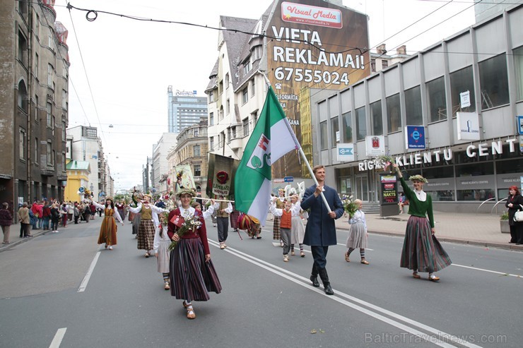 XI Latvijas skolu jaunatnes dziesmu un deju svētku gājiens - atrodi savu kolektīvu (12.daļa) 155070