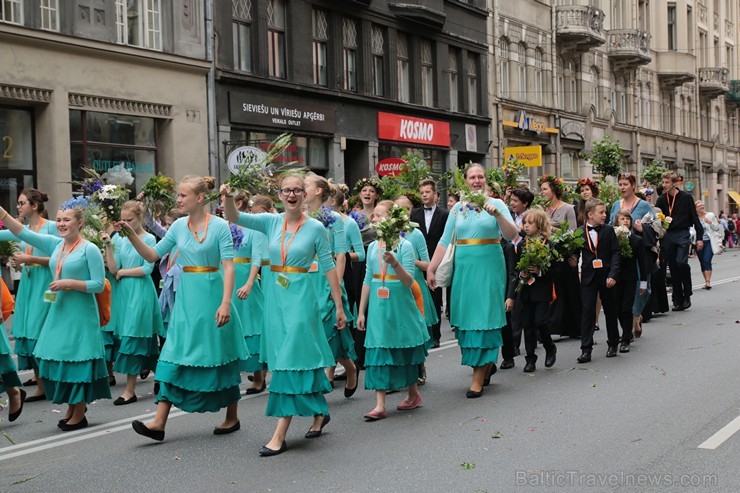 XI Latvijas skolu jaunatnes dziesmu un deju svētku gājiens - atrodi savu kolektīvu (12.daļa) 155080