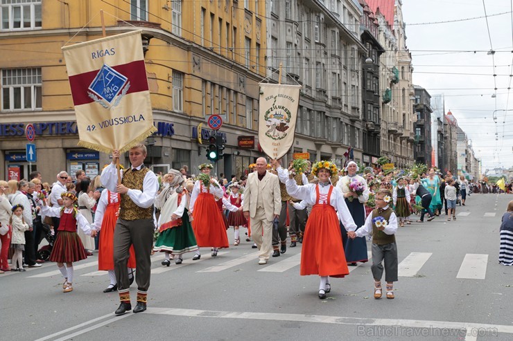 XI Latvijas skolu jaunatnes dziesmu un deju svētku gājiens - atrodi savu kolektīvu (12.daļa) 155081