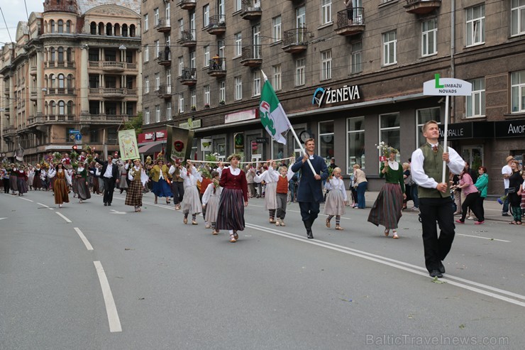 XI Latvijas skolu jaunatnes dziesmu un deju svētku gājiens - atrodi savu kolektīvu (12.daļa) 155085