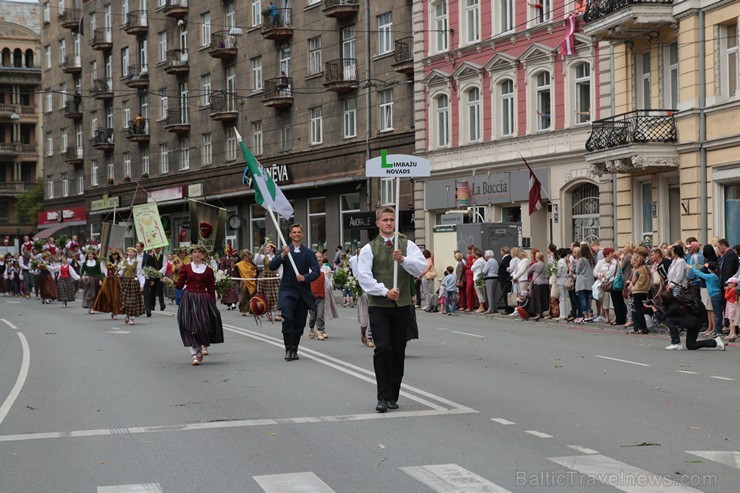 XI Latvijas skolu jaunatnes dziesmu un deju svētku gājiens - atrodi savu kolektīvu (12.daļa) 155086