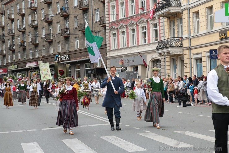 XI Latvijas skolu jaunatnes dziesmu un deju svētku gājiens - atrodi savu kolektīvu (12.daļa) 155088