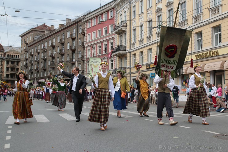 XI Latvijas skolu jaunatnes dziesmu un deju svētku gājiens - atrodi savu kolektīvu (12.daļa) 155092