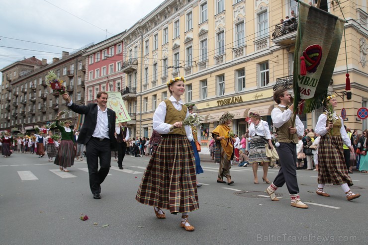 XI Latvijas skolu jaunatnes dziesmu un deju svētku gājiens - atrodi savu kolektīvu (12.daļa) 155094