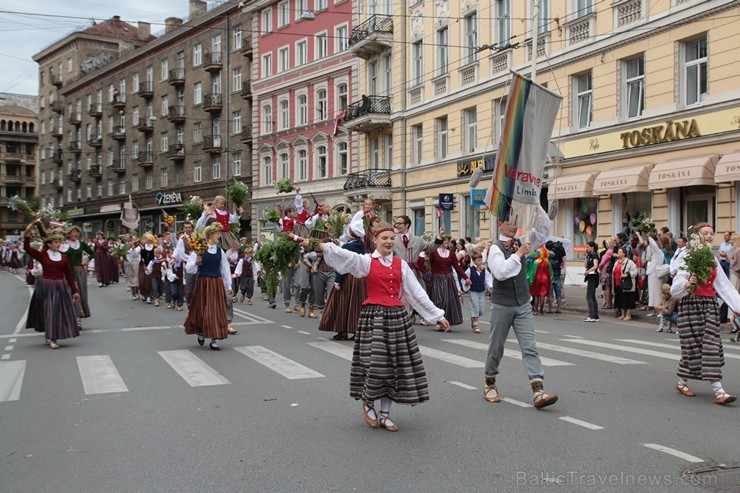 XI Latvijas skolu jaunatnes dziesmu un deju svētku gājiens - atrodi savu kolektīvu (12.daļa) 155097