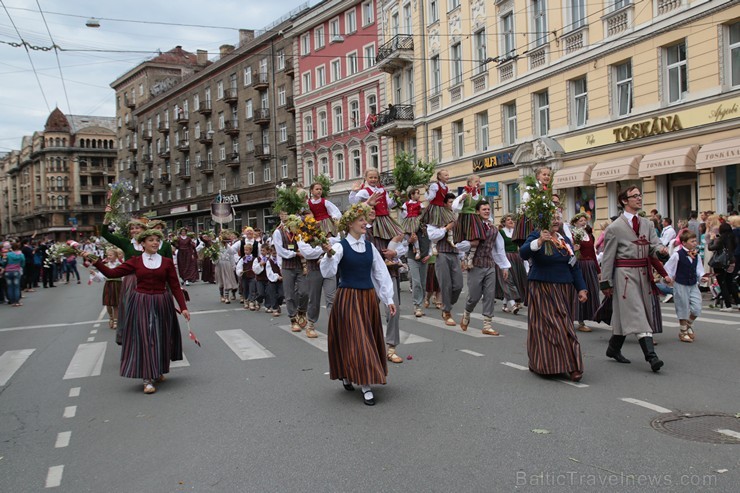 XI Latvijas skolu jaunatnes dziesmu un deju svētku gājiens - atrodi savu kolektīvu (12.daļa) 155098