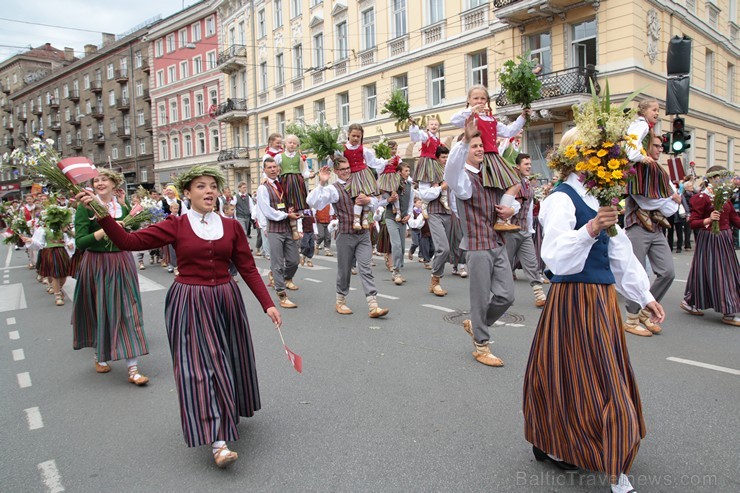 XI Latvijas skolu jaunatnes dziesmu un deju svētku gājiens - atrodi savu kolektīvu (12.daļa) 155100