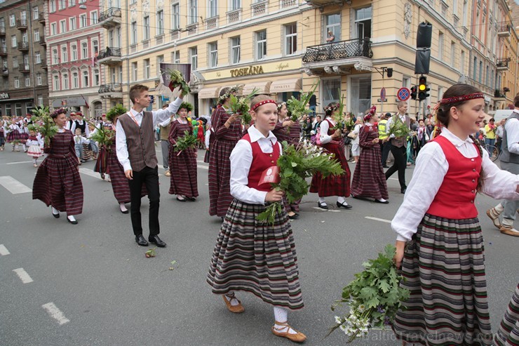 XI Latvijas skolu jaunatnes dziesmu un deju svētku gājiens - atrodi savu kolektīvu (12.daļa) 155107