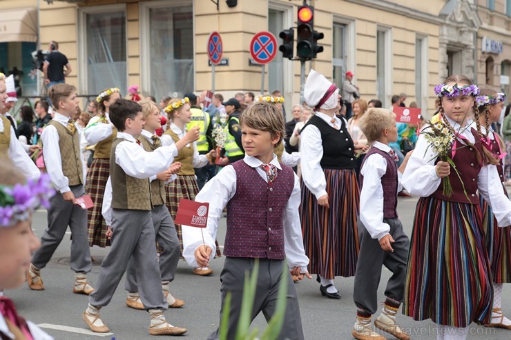 XI Latvijas skolu jaunatnes dziesmu un deju svētku gājiens - atrodi savu kolektīvu (12.daļa) 155118