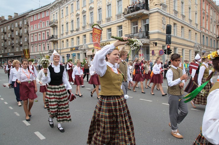 XI Latvijas skolu jaunatnes dziesmu un deju svētku gājiens - atrodi savu kolektīvu (12.daļa) 155120