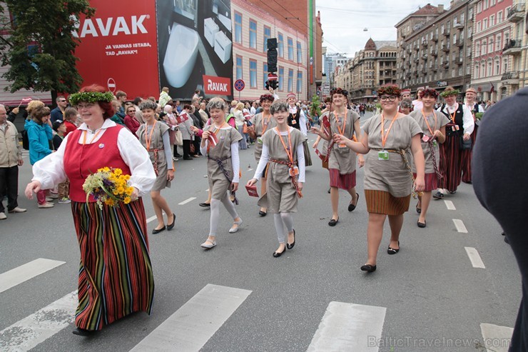 XI Latvijas skolu jaunatnes dziesmu un deju svētku gājiens - atrodi savu kolektīvu (12.daļa) 155126