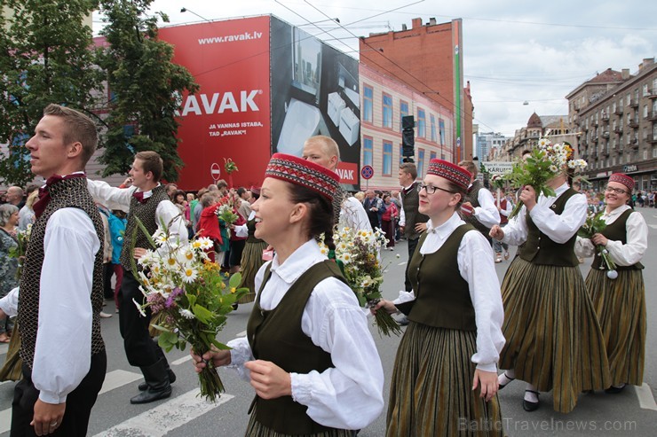 XI Latvijas skolu jaunatnes dziesmu un deju svētku gājiens - atrodi savu kolektīvu (13.daļa) 155138