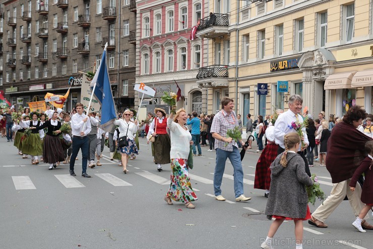 XI Latvijas skolu jaunatnes dziesmu un deju svētku gājiens - atrodi savu kolektīvu (13.daļa) 155149