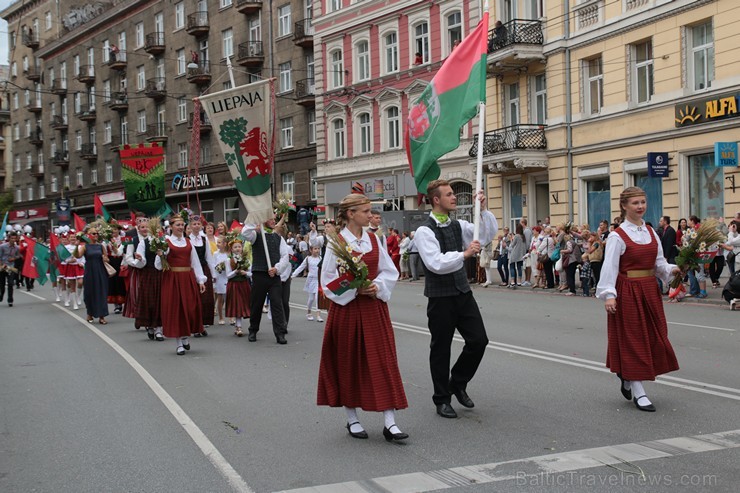 XI Latvijas skolu jaunatnes dziesmu un deju svētku gājiens - atrodi savu kolektīvu (13.daļa) 155166