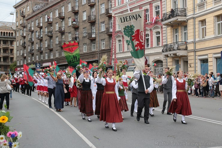 XI Latvijas skolu jaunatnes dziesmu un deju svētku gājiens - atrodi savu kolektīvu (13.daļa) 155167